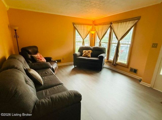 3608 Nellie Bly Dr, Louisville, KY 40213