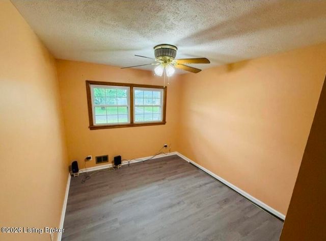 3608 Nellie Bly Dr, Louisville, KY 40213
