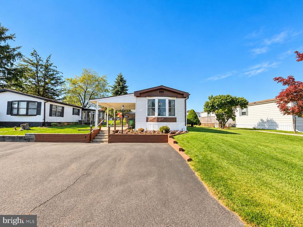 303 MEADOW CT, NORTH WALES, PA 19454 — exterior