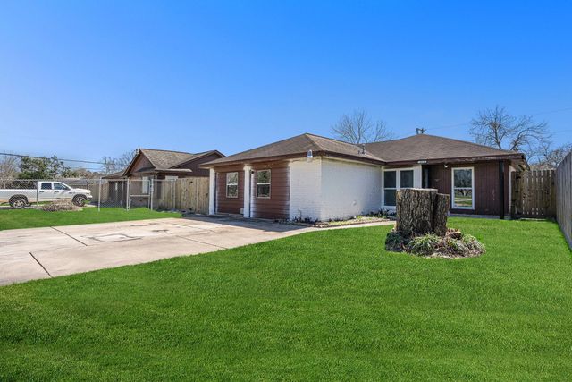 4514 36th Street, Dickinson, TX 77539