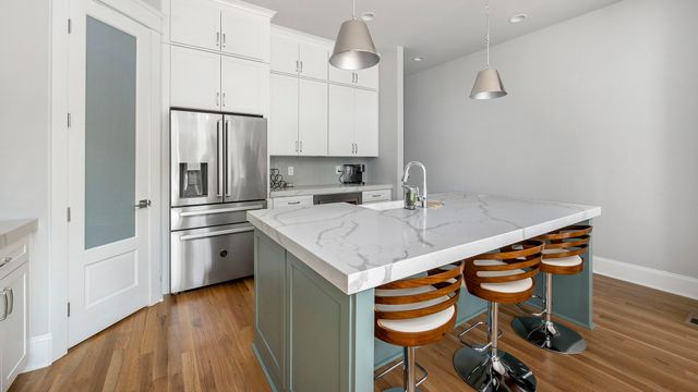 916B N 6th St, Nashville, TN 37207