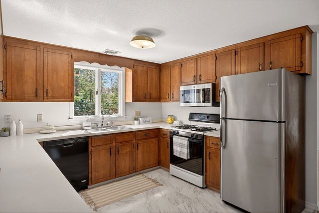 493 Prince Hinckley Rd, Barnstable, MA 02632