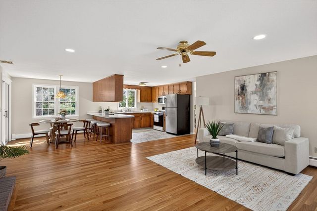 493 Prince Hinckley Rd, Barnstable, MA 02632