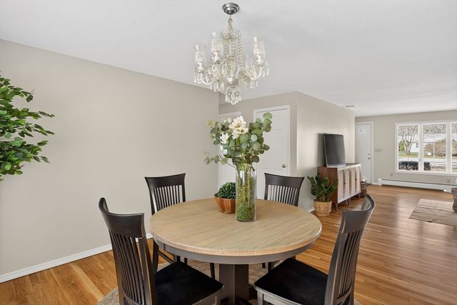 493 Prince Hinckley Rd, Barnstable, MA 02632