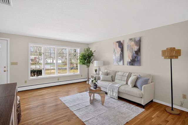493 Prince Hinckley Rd, Barnstable, MA 02632