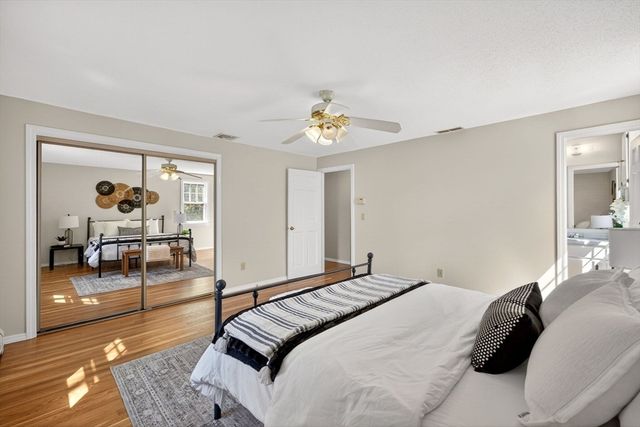 493 Prince Hinckley Rd, Barnstable, MA 02632