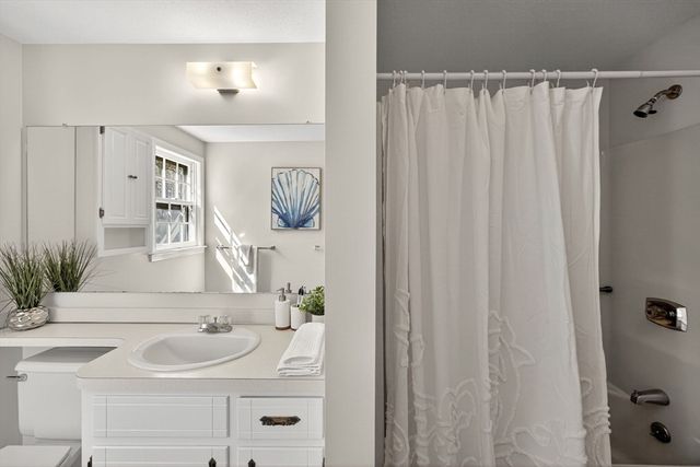493 Prince Hinckley Rd, Barnstable, MA 02632