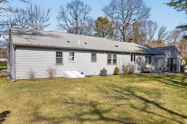 493 Prince Hinckley Rd, Barnstable, MA 02632