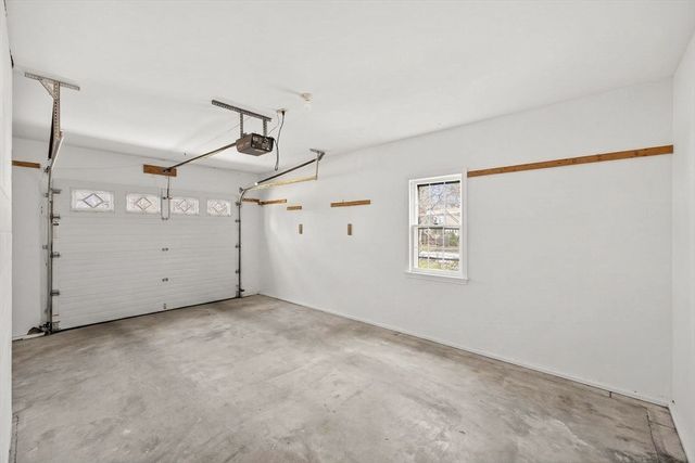 493 Prince Hinckley Rd, Barnstable, MA 02632
