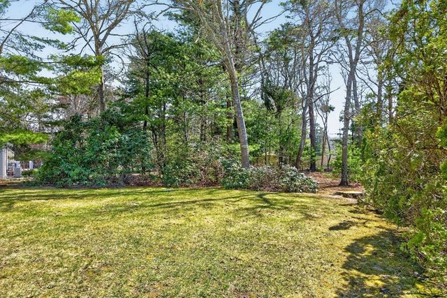 493 Prince Hinckley Rd, Barnstable, MA 02632