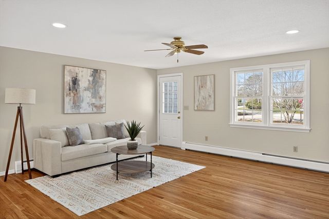 493 Prince Hinckley Rd, Barnstable, MA 02632