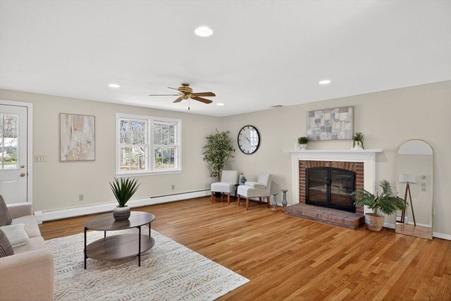 493 Prince Hinckley Rd, Barnstable, MA 02632