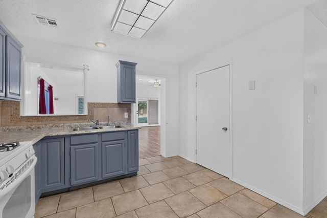 1401 Vista Del Rio Road SW, Albuquerque, NM 87105