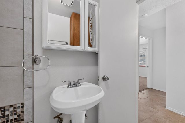 1401 Vista Del Rio Road SW, Albuquerque, NM 87105