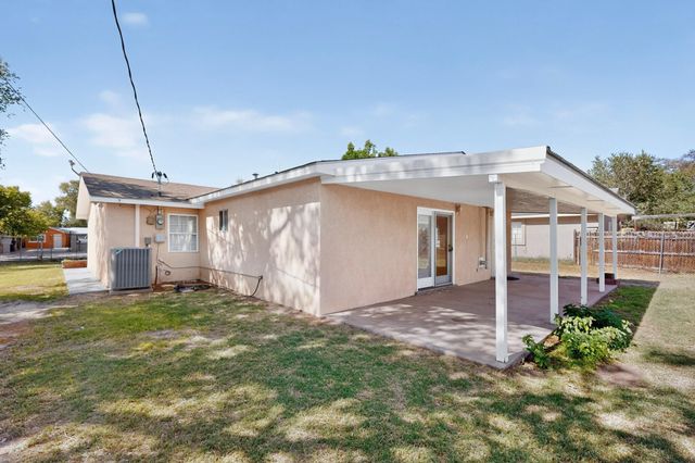 1401 Vista Del Rio Road SW, Albuquerque, NM 87105