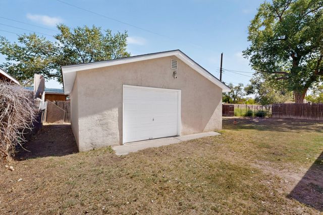 1401 Vista Del Rio Road SW, Albuquerque, NM 87105