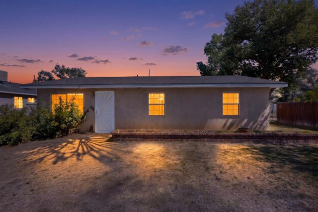 1401 Vista Del Rio Road SW, Albuquerque, NM 87105
