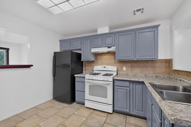 1401 Vista Del Rio Road SW, Albuquerque, NM 87105