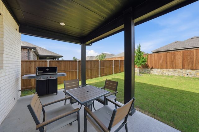 900 Summer Court, Justin, TX 76247