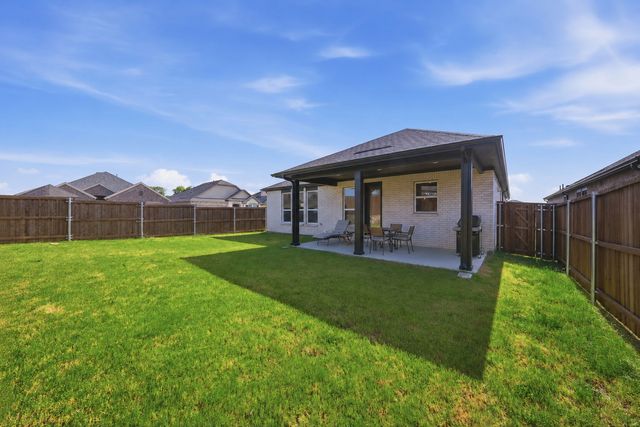 900 Summer Court, Justin, TX 76247