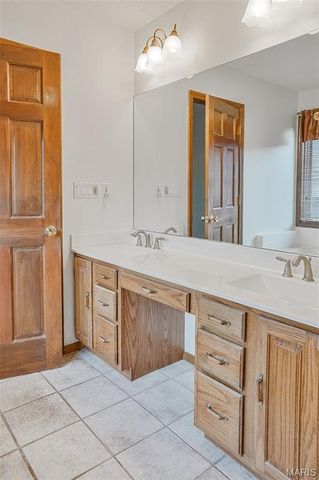 6810 Wynfield Terrace Drive, St Louis, MO 63129