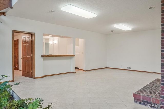 6810 Wynfield Terrace Drive, St Louis, MO 63129