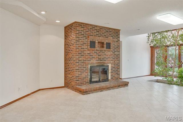 6810 Wynfield Terrace Drive, St Louis, MO 63129