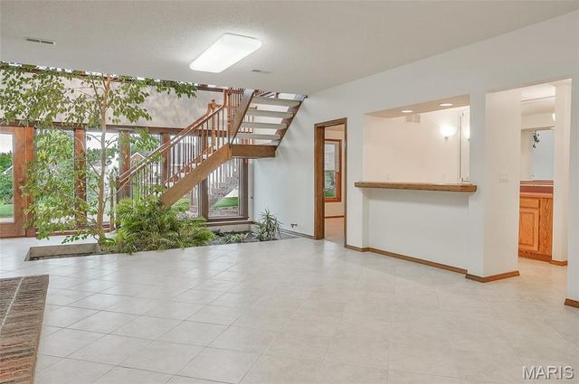 6810 Wynfield Terrace Drive, St Louis, MO 63129