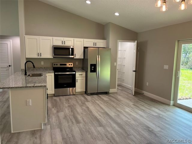8468 N Empire Avenue, Dunnellon, FL 34433