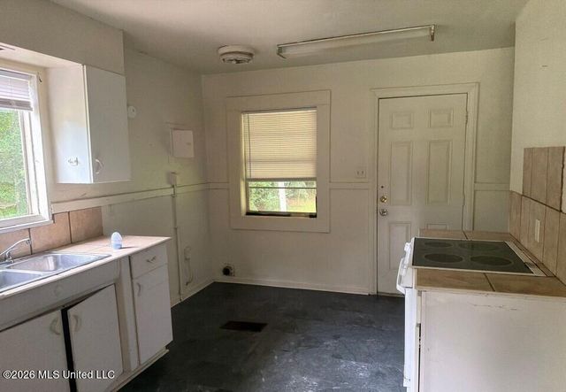 2747 Emerald Drive, Jackson, MS 39212