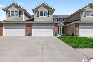 17564 Parker Plaza, Omaha, NE 68118