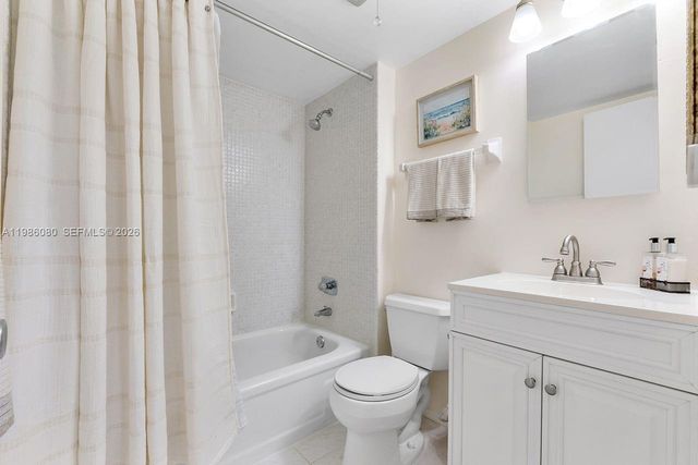 109 Royal Park Drive 2F, Oakland Park, FL 33309