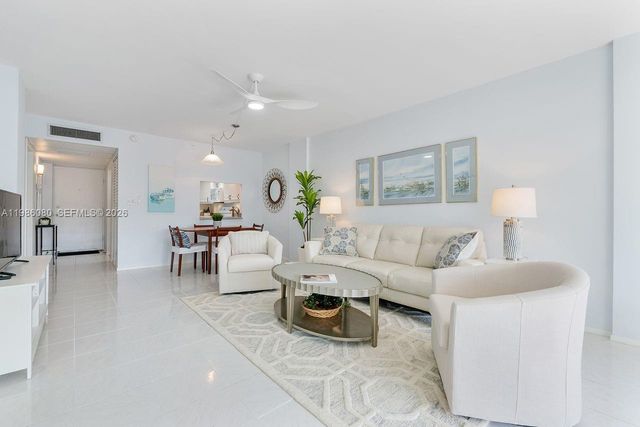 109 Royal Park Drive 2F, Oakland Park, FL 33309