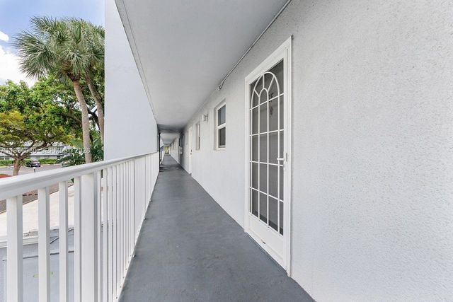 109 Royal Park Drive 2F, Oakland Park, FL 33309