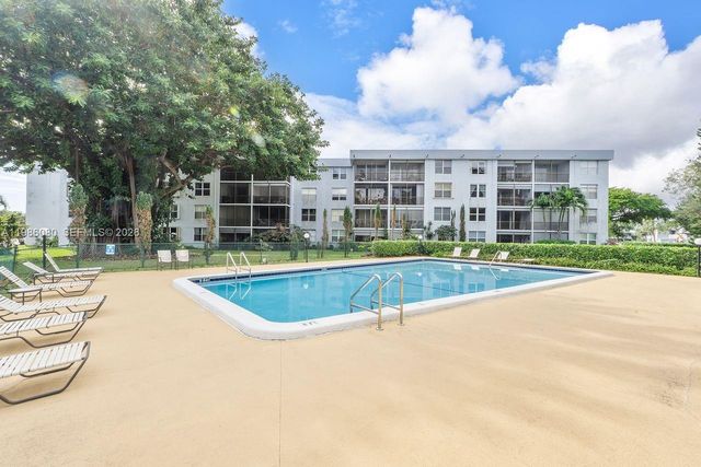109 Royal Park Drive 2F, Oakland Park, FL 33309