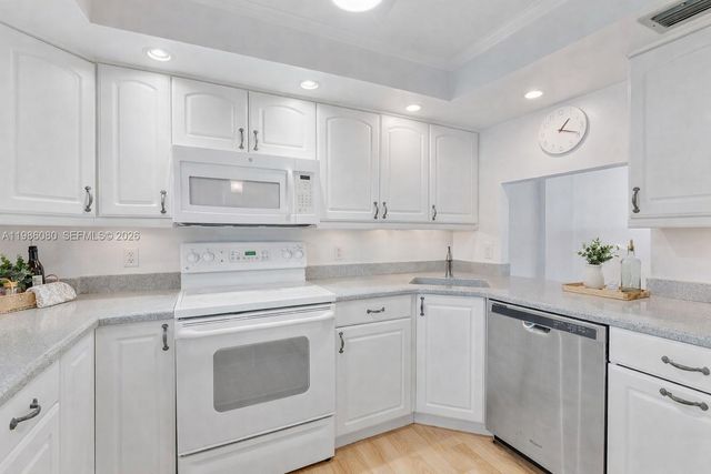 109 Royal Park Drive 2F, Oakland Park, FL 33309