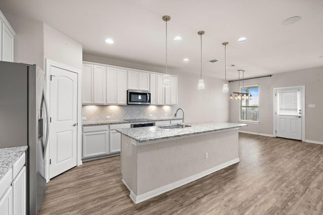 83 Prospector LN, Liberty Hill, TX 78642