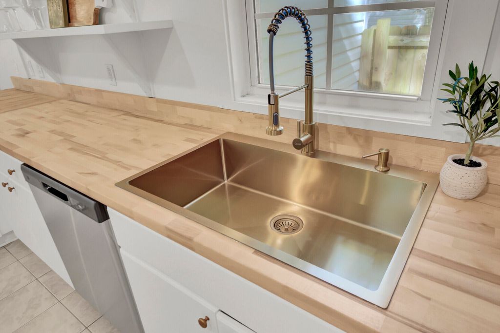 Image 17 of property listing at 4758 Aster Drive, North Charleston, SC 29405