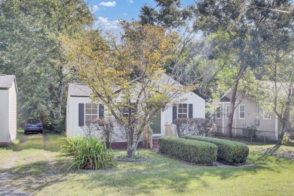 Image 4 of property listing at 4758 Aster Drive, North Charleston, SC 29405