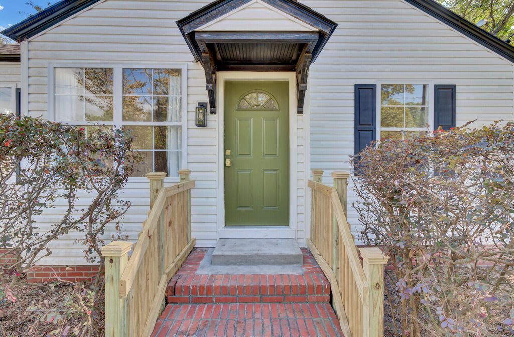 Image 5 of property listing at 4758 Aster Drive, North Charleston, SC 29405