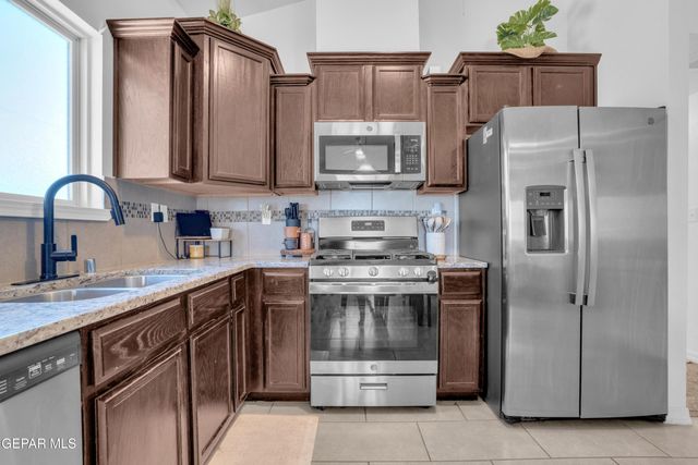 14364 Nick Drahos Lane, Horizon City, TX 79928