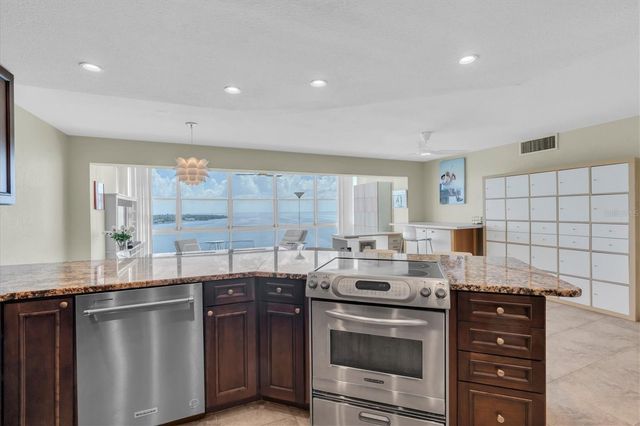 7200 SUNSHINE SKYWAY LN S 15H, St Petersburg, FL 33711