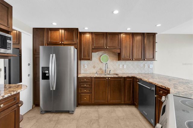 7200 SUNSHINE SKYWAY LN S 15H, St Petersburg, FL 33711