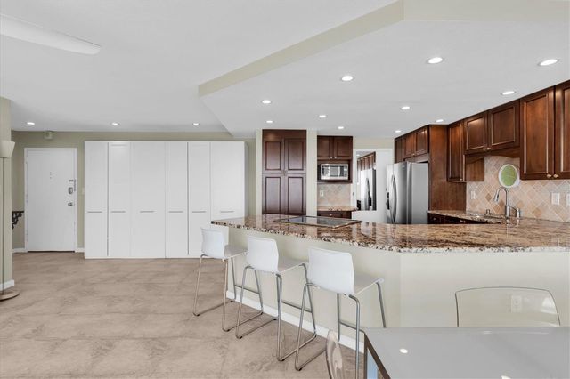 7200 SUNSHINE SKYWAY LN S 15H, St Petersburg, FL 33711