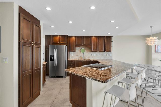 7200 SUNSHINE SKYWAY LN S 15H, St Petersburg, FL 33711