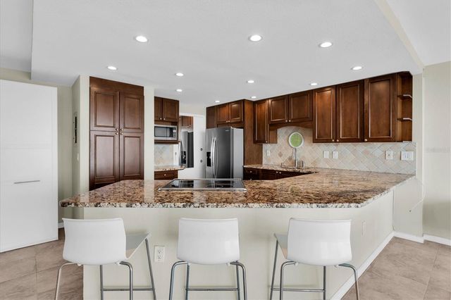7200 SUNSHINE SKYWAY LN S 15H, St Petersburg, FL 33711