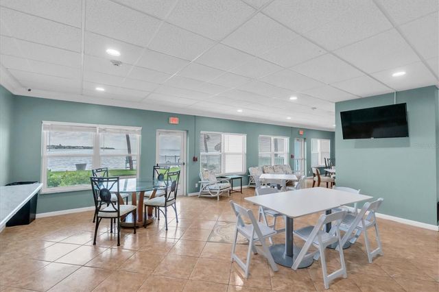 7200 SUNSHINE SKYWAY LN S 15H, St Petersburg, FL 33711