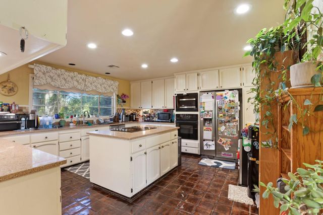 8932 N Highway 99, Stockton, CA 95212