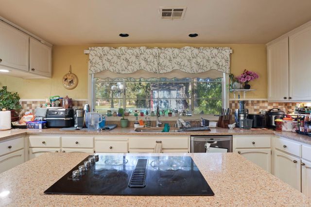 8932 N Highway 99, Stockton, CA 95212