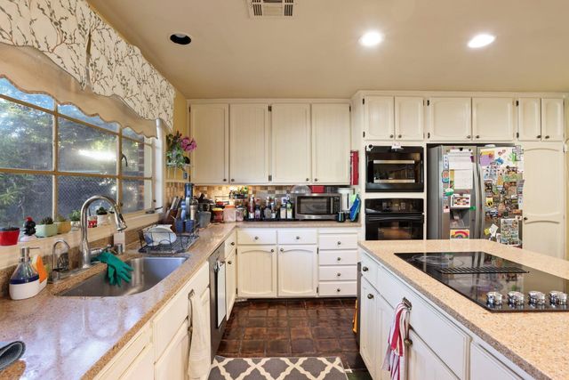 8932 N Highway 99, Stockton, CA 95212